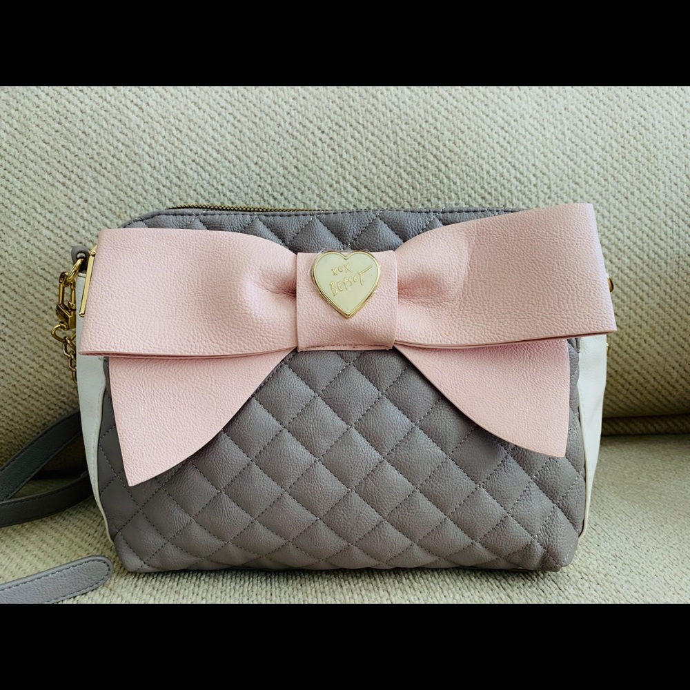 **Betsey Johnson Never Used** Quilted Grey Pink